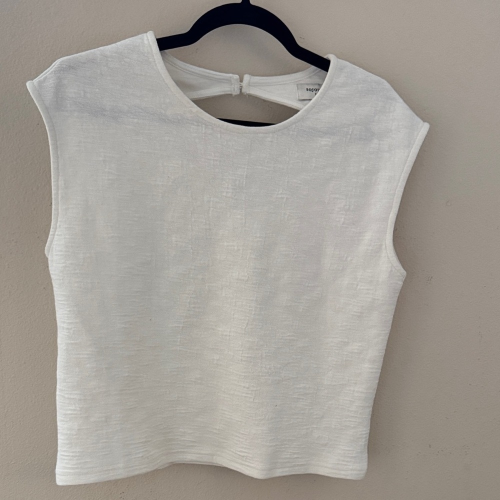 Elegant White Sleeveless Blouse
